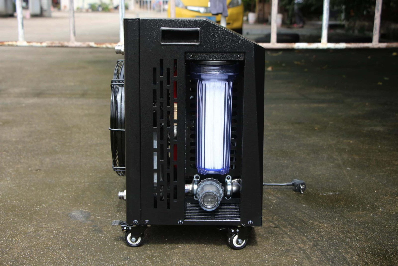 External filter and pump requiring cold plunge chiller service access