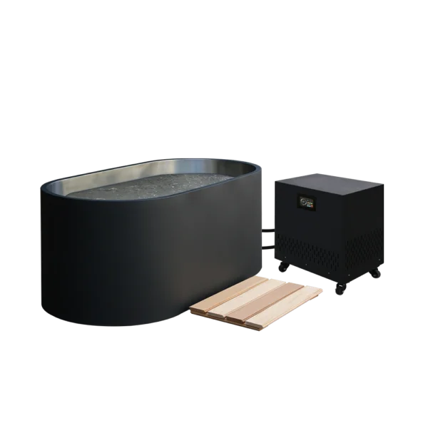 Outdoor cold plunge tub paired with chiller machine for precise water temperature