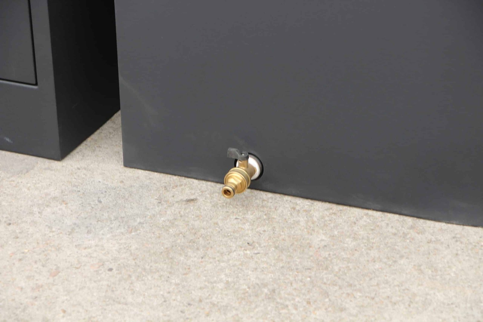 External drain valve considered in a cold plunge chiller floor drainage route