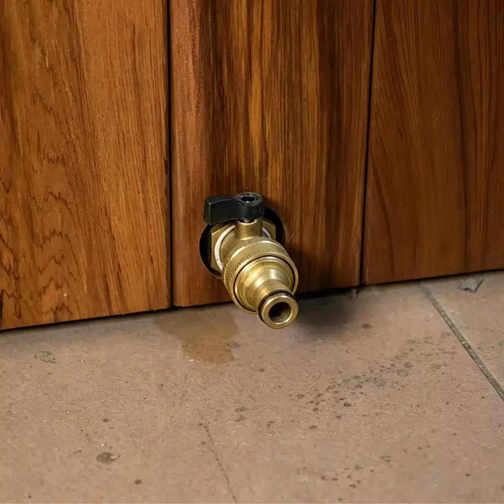 External cold plunge tub water connection detail